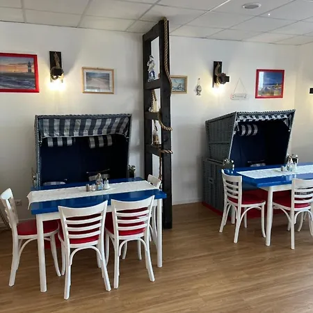 Lagunenstadt Ag 假日公园 3*