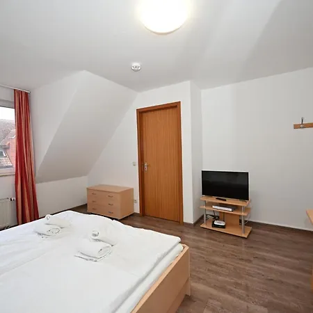 Lagunenstadt Ag 假日公园 3*